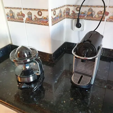 Lejlighed Con Garaje. Luminoso Y Confortable *