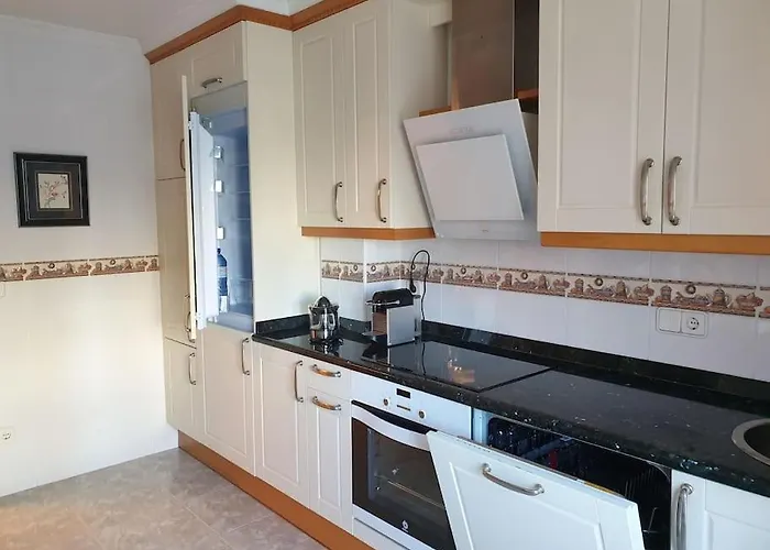 Con Garaje. Luminoso Y Confortable Apartment